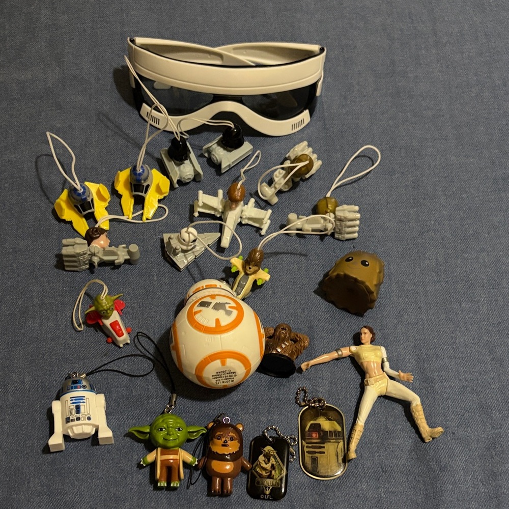 Star Wars Character Keychain and Toy Lot